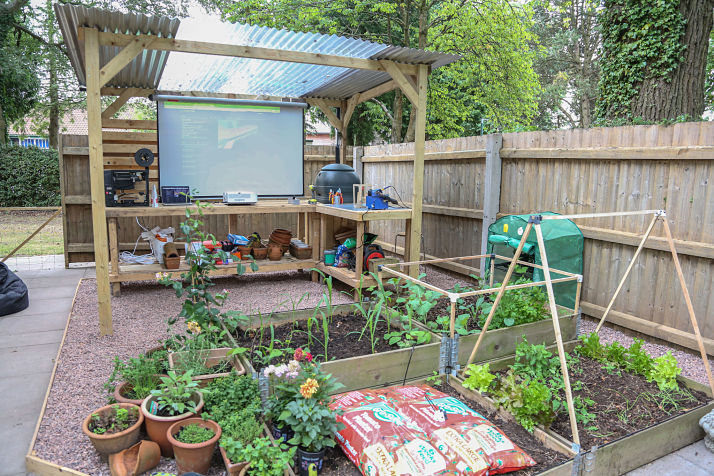 How to use lampfree projection in a sustainable, outdoor learning space