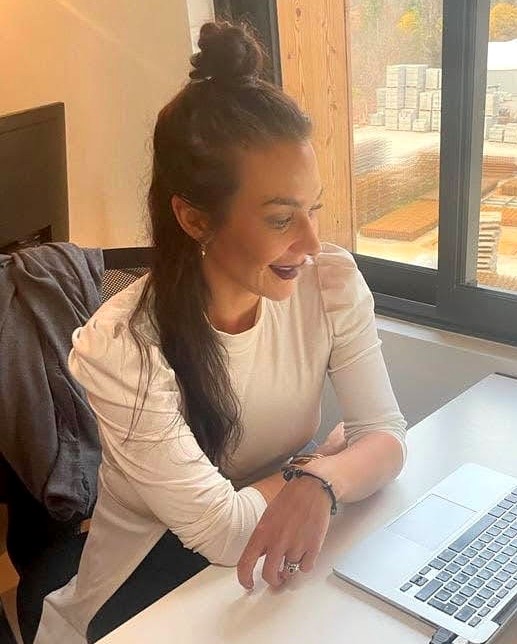 Holly Hull, the CEO of Corporate Peaks