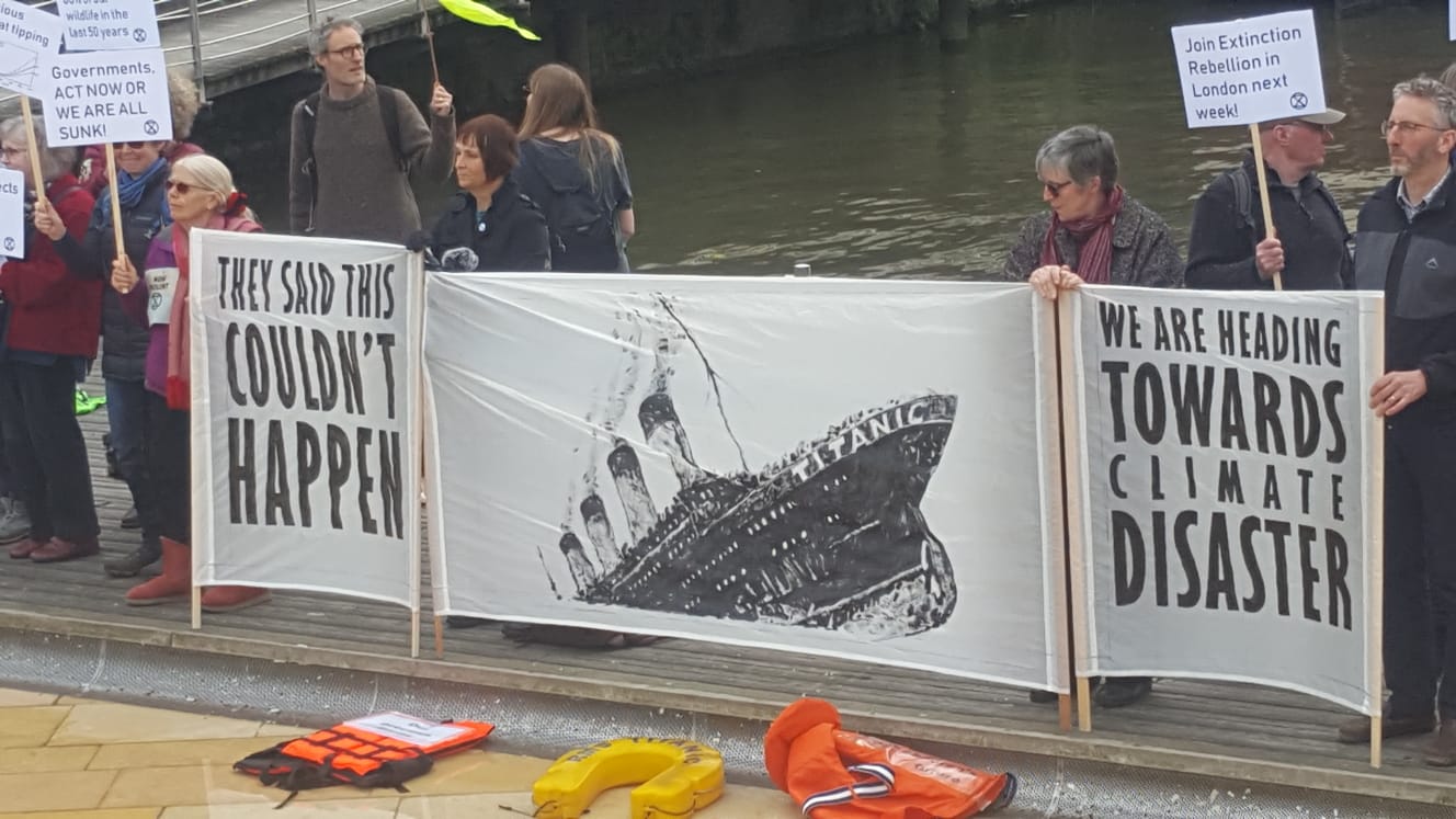 Titanic flash mob call for immediate action on  climate change