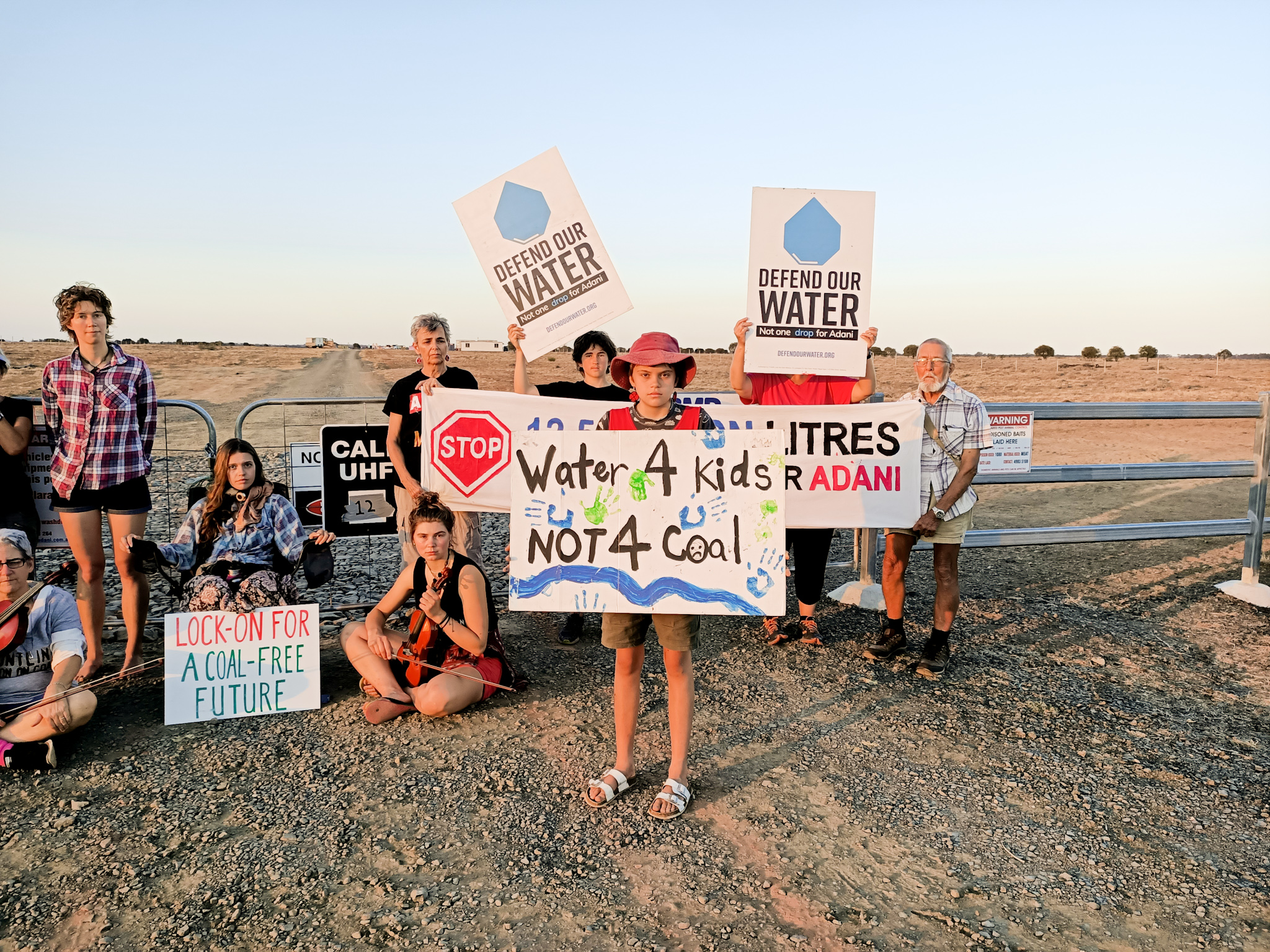 Australian heroes stand up to insane coal mining offensive